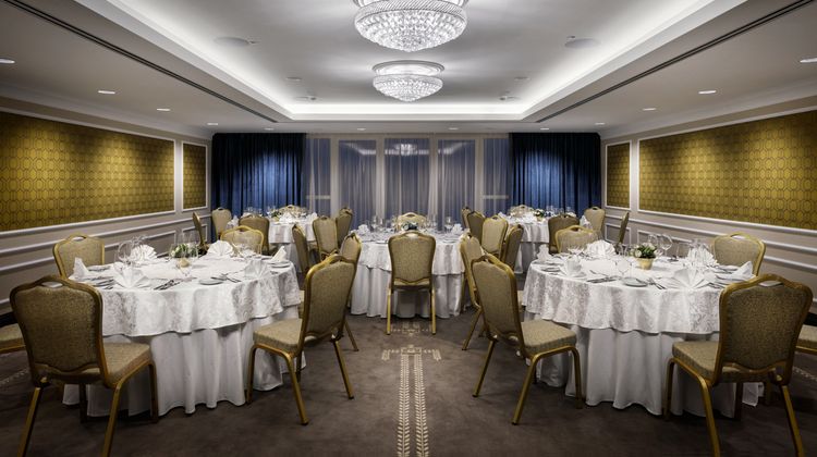 Cosmopolitan Hotel Meeting
