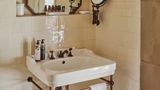 <b>Soho House Barcelona Room</b>. Images powered by <a href="https://www.leonardoworldwide.com/" title="Leonardo Worldwide" target="_blank">Leonardo</a>.