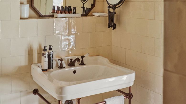 <b>Soho House Barcelona Room</b>. Images powered by <a href="https://www.leonardoworldwide.com/" title="Leonardo Worldwide" target="_blank">Leonardo</a>.