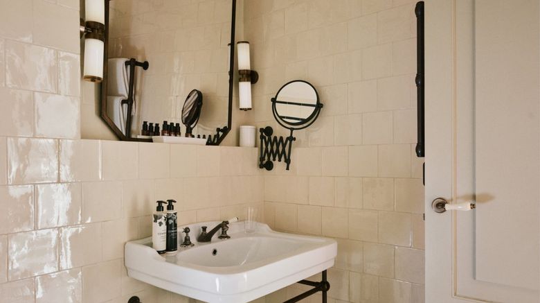 <b>Soho House Barcelona Room</b>. Images powered by <a href="https://www.leonardoworldwide.com/" title="Leonardo Worldwide" target="_blank">Leonardo</a>.
