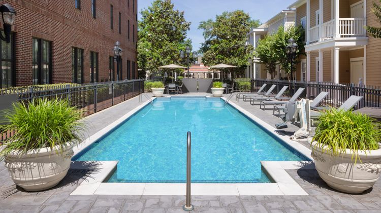 Residence Inn Savannah Downtown Pool