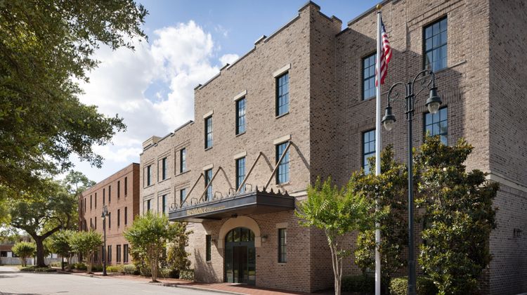 Residence Inn Savannah Downtown Exterior