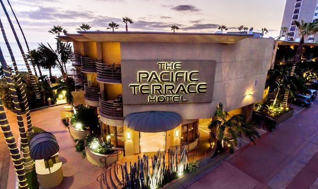Pacific Terrace Hotel Exterior