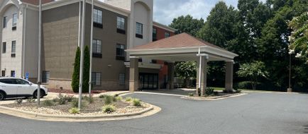 Holiday Inn Express & Suites Exterior