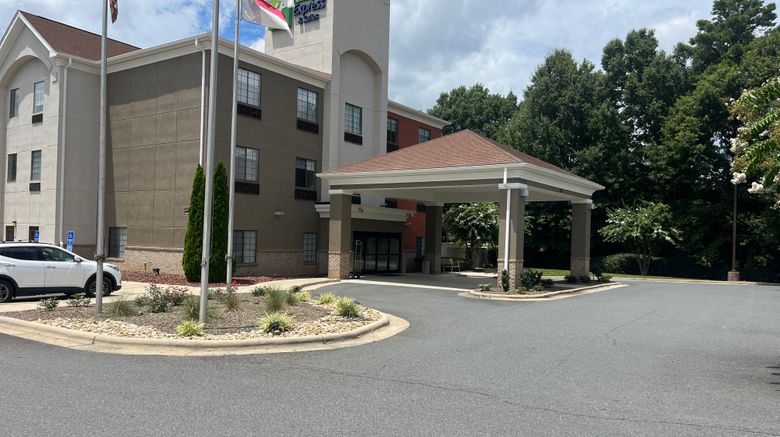 <b>Holiday Inn Express & Suites Exterior</b>. Images powered by <a href="https://www.leonardoworldwide.com/" title="Leonardo Worldwide" target="_blank">Leonardo</a>.