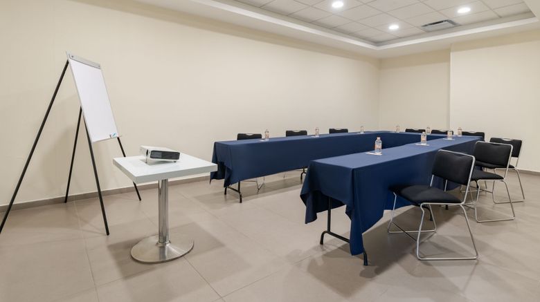 <b>City Express Junior by Marriott Meeting</b>. Images powered by <a href="https://www.leonardoworldwide.com/" title="Leonardo Worldwide" target="_blank">Leonardo</a>.