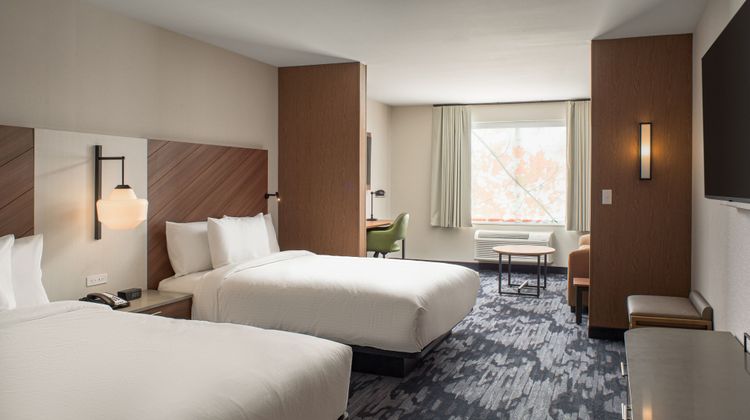 Fairfield Inn & Suites Cullman Suite