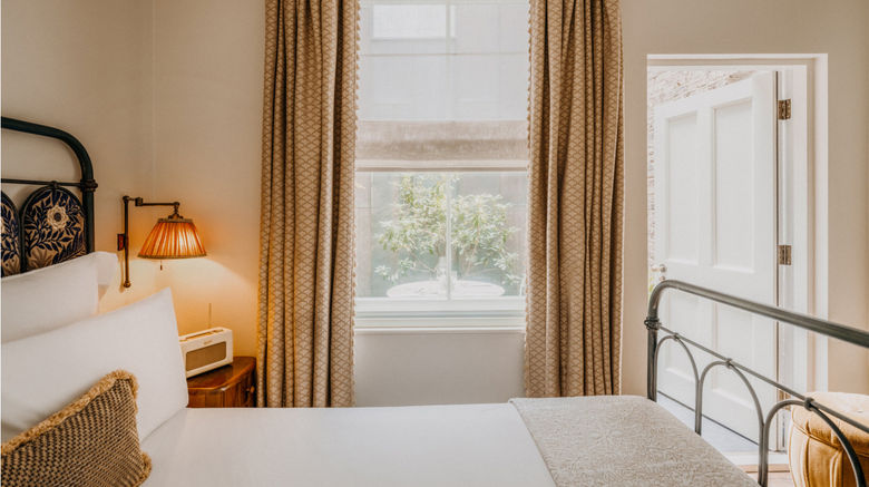 <b>Kettner's Townhouse Room</b>. Images powered by <a href="https://www.leonardoworldwide.com/" title="Leonardo Worldwide" target="_blank">Leonardo</a>.