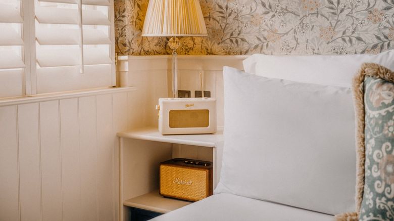 <b>Dean Street Townhouse Room</b>. Images powered by <a href="https://www.leonardoworldwide.com/" title="Leonardo Worldwide" target="_blank">Leonardo</a>.