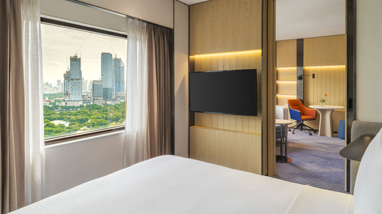 Crowne Plaza Bangkok Lumpini Park Suite