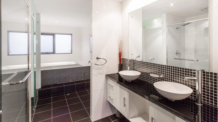 Rockingham Apartments Room