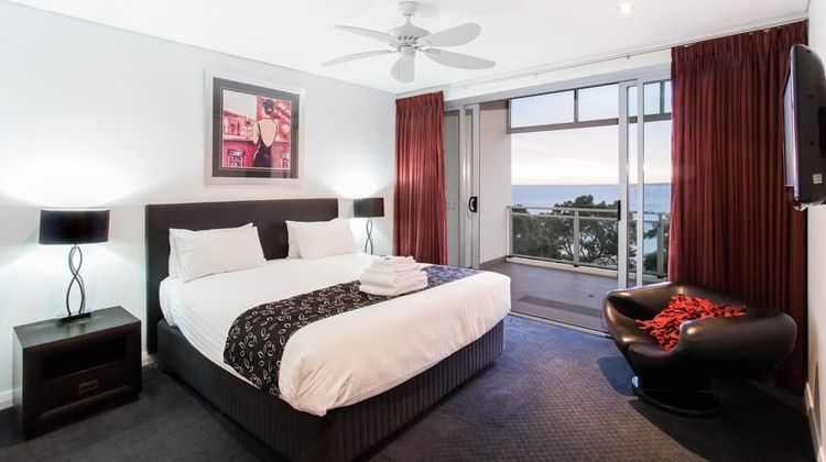 Rockingham Apartments Room