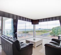 Rockingham Apartments Room