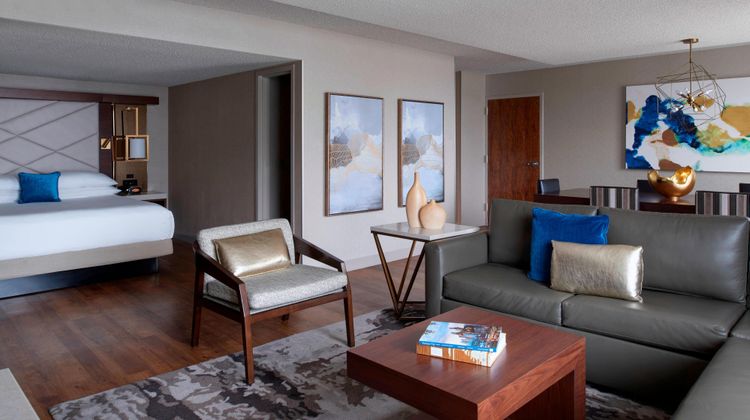 Kansas City Airport Marriott Suite