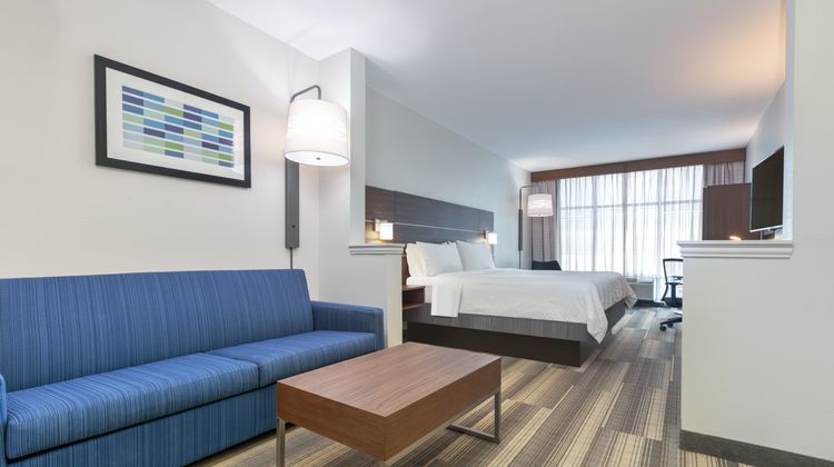 Holiday Inn Express & Suites Clute - Lak Room