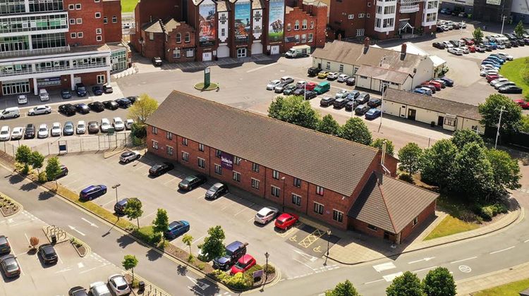 Stables Inn Aintree Exterior
