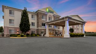 Holiday Inn Express Hotel & Suites