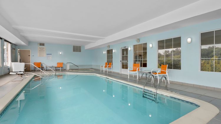 Holiday Inn Express Hotel & Suites Pool