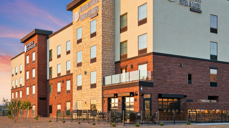 Cobblestone Hotel & Suites Exterior