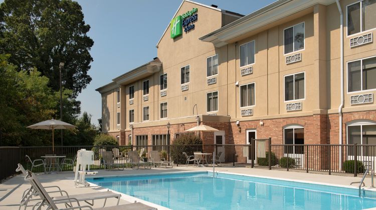 Holiday Inn Express High Point South Pool