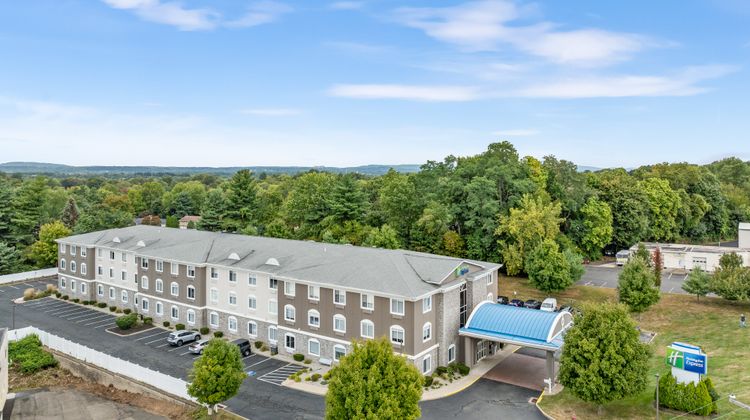 Holiday Inn Express Newington Other