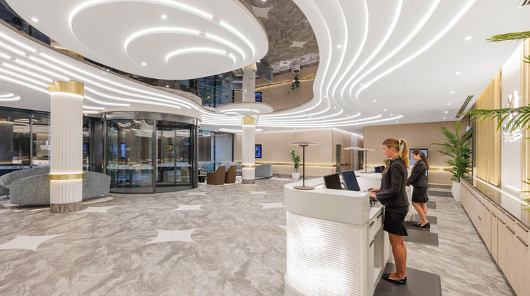 Meriton Suites Broadbeach Lobby
