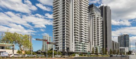 Meriton Suites Broadbeach Exterior