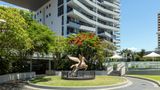 Meriton Suites Broadbeach Exterior