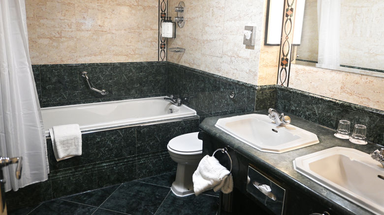 <b>Crowne Plaza Hotel - John Lennon Airport Room</b>. Images powered by <a href="https://www.leonardoworldwide.com/" title="Leonardo Worldwide" target="_blank">Leonardo</a>.
