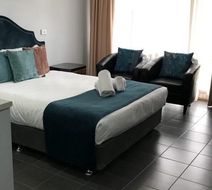 Town & Country Motor Inn Room
