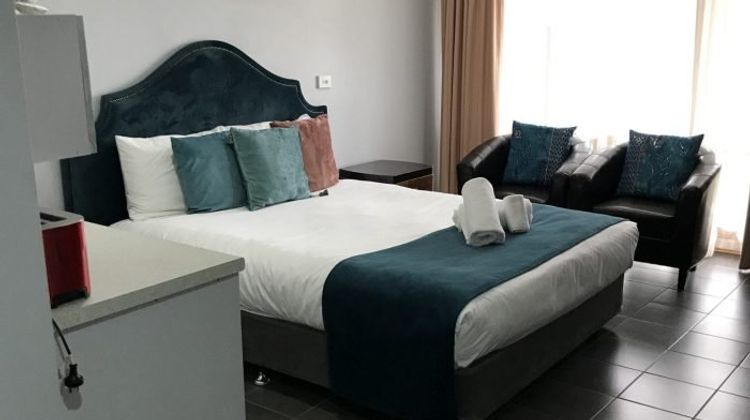 Town & Country Motor Inn Room