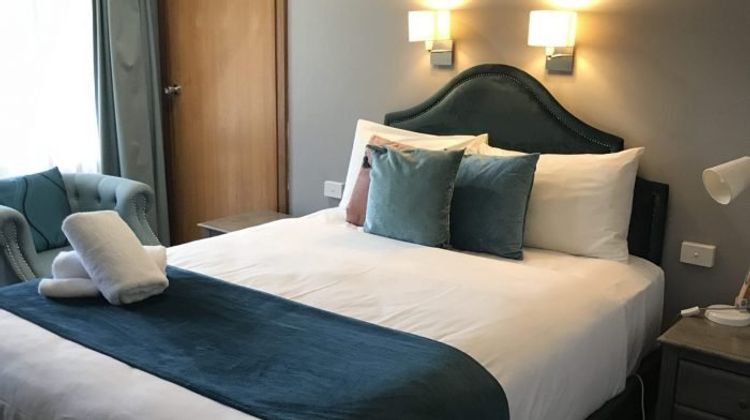 Town & Country Motor Inn Room