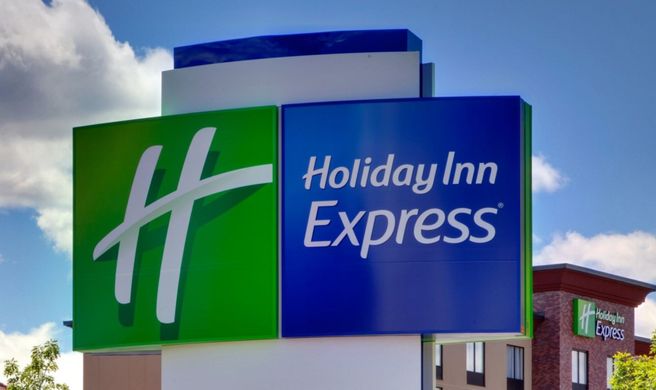 Holiday Inn Express Garden City East Exterior