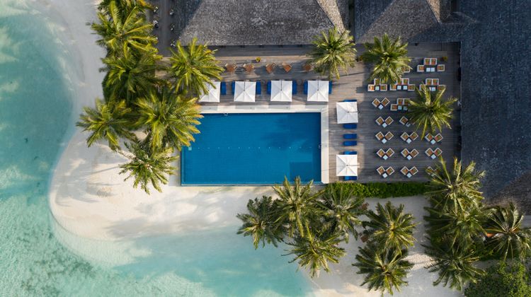 Vilamendhoo Island Resort Pool
