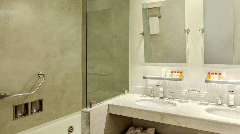 <b>Sheraton Bariloche Hotel Room</b>. Images powered by <a href="https://www.leonardoworldwide.com/" title="Leonardo Worldwide" target="_blank">Leonardo</a>.