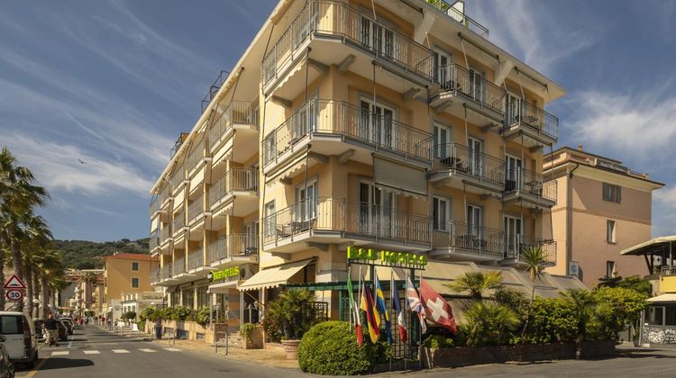 B&B Hotel Diano Marina Palace Exterior