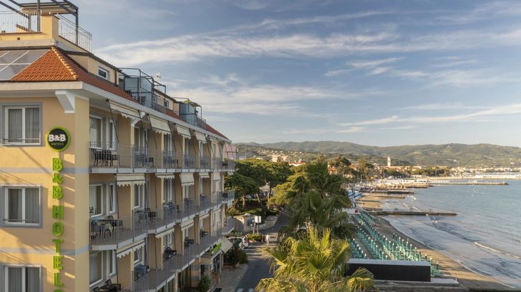 B&B Hotel Diano Marina Palace Exterior