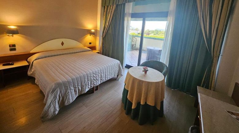 <b>Hotel Le Ville Room</b>. Images powered by <a href="https://www.leonardoworldwide.com/" title="Leonardo Worldwide" target="_blank">Leonardo</a>.