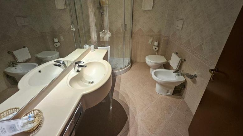 <b>Hotel Le Ville Room</b>. Images powered by <a href="https://www.leonardoworldwide.com/" title="Leonardo Worldwide" target="_blank">Leonardo</a>.