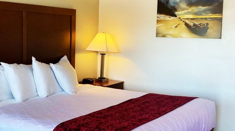 Red Carpet Inn Room