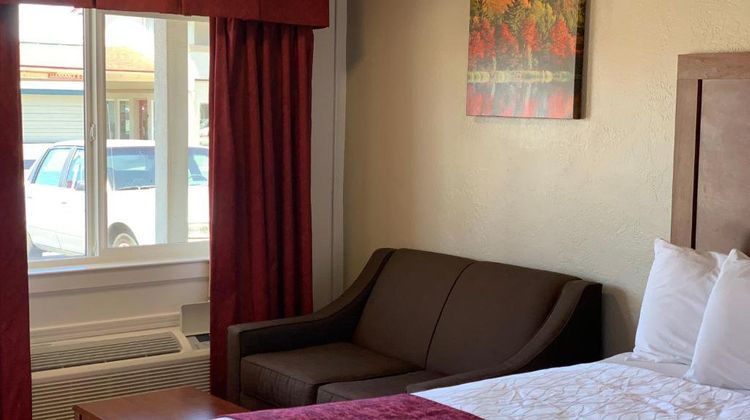Red Carpet Inn Room