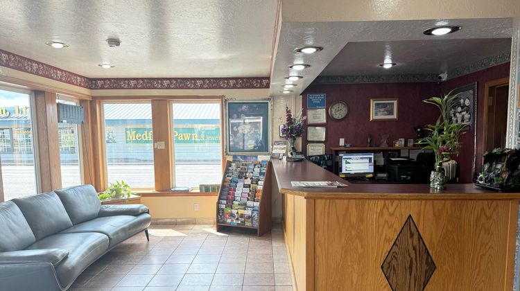 Red Carpet Inn Lobby