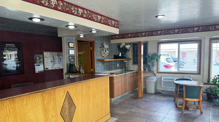 Red Carpet Inn Lobby