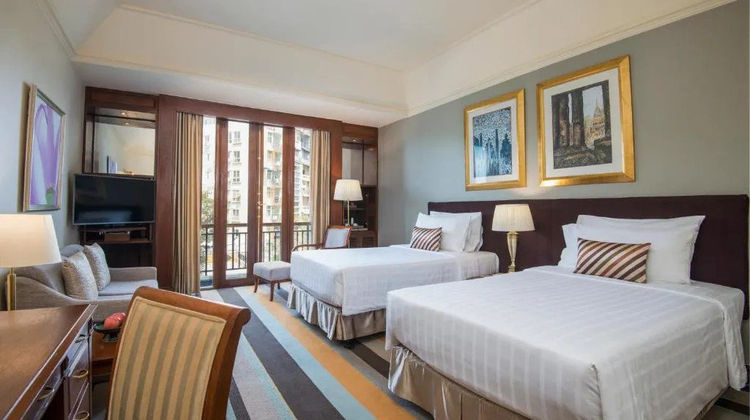 Chatrium Hotel Royal Lake Yangon Exterior