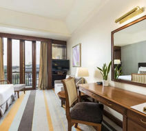 Chatrium Hotel Royal Lake Yangon Exterior