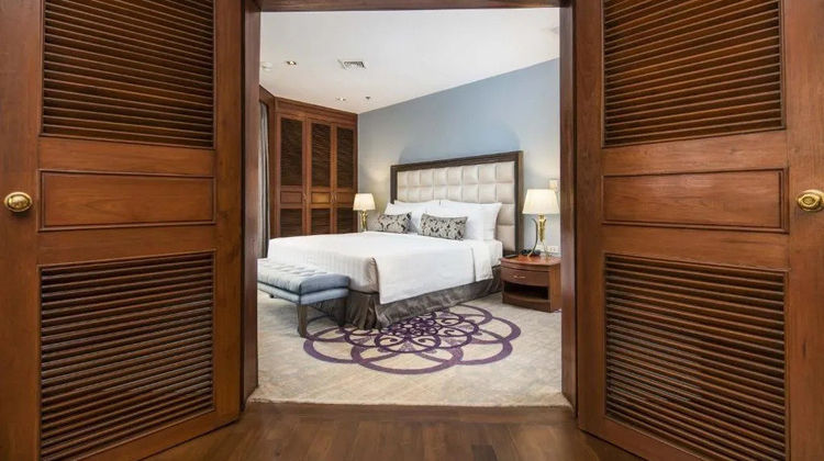 Chatrium Hotel Royal Lake Yangon Suite