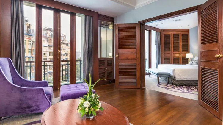 Chatrium Hotel Royal Lake Yangon Suite