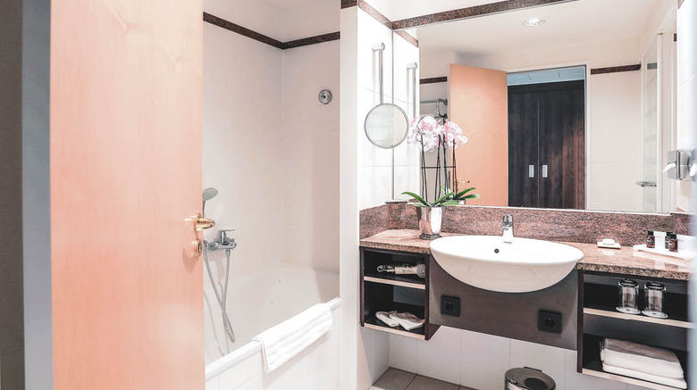 <b>Schlosshotel Fleesensee Suite</b>. Images powered by <a href="https://www.leonardoworldwide.com/" title="Leonardo Worldwide" target="_blank">Leonardo</a>.