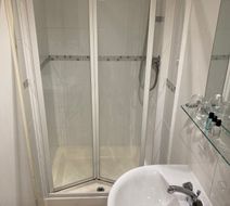 New Inn Hotel Room