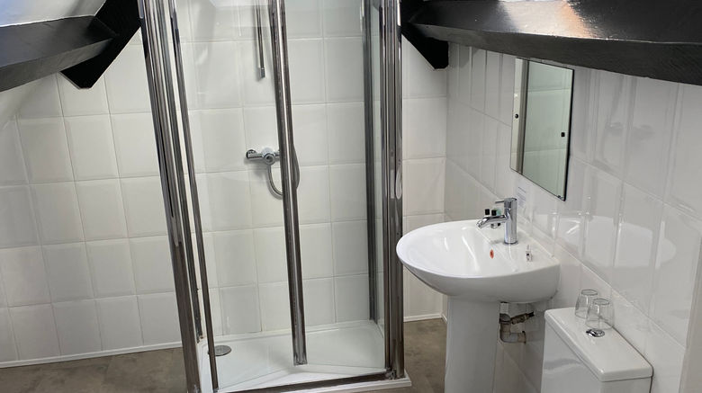 <b>New Inn Hotel Room</b>. Images powered by <a href="https://www.leonardoworldwide.com/" title="Leonardo Worldwide" target="_blank">Leonardo</a>.
